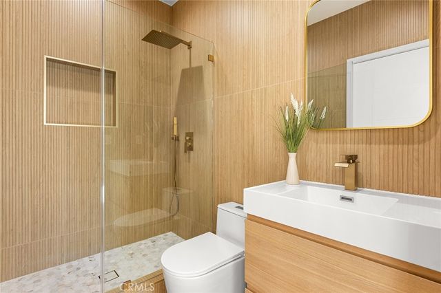 5750 Stansbury Avenue, Sherman Oaks, CA 91401