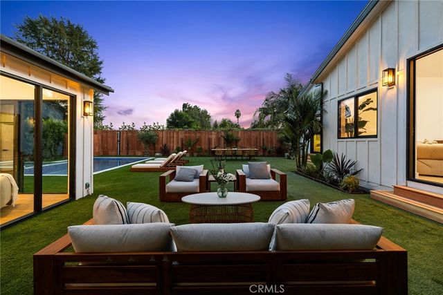 5750 Stansbury Avenue, Sherman Oaks, CA 91401