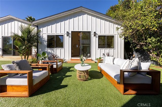 5750 Stansbury Avenue, Sherman Oaks, CA 91401