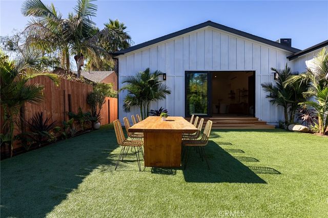 5750 Stansbury Avenue, Sherman Oaks, CA 91401