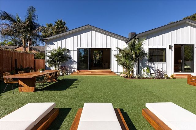 5750 Stansbury Avenue, Sherman Oaks, CA 91401