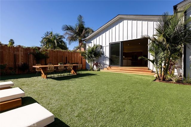 5750 Stansbury Avenue, Sherman Oaks, CA 91401