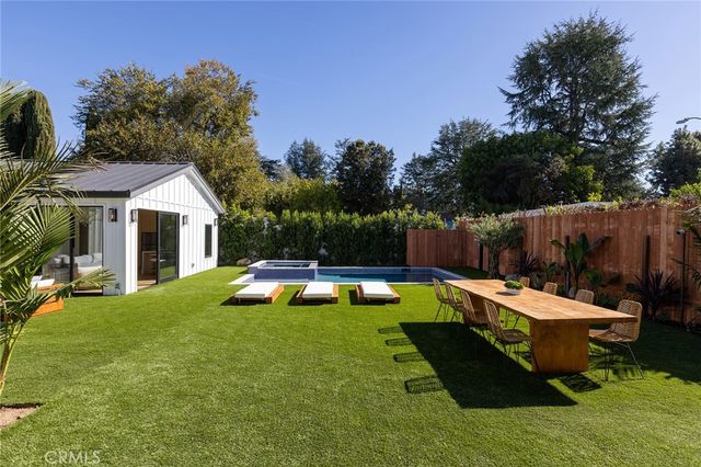 5750 Stansbury Avenue, Sherman Oaks, CA 91401