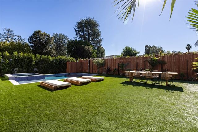 5750 Stansbury Avenue, Sherman Oaks, CA 91401