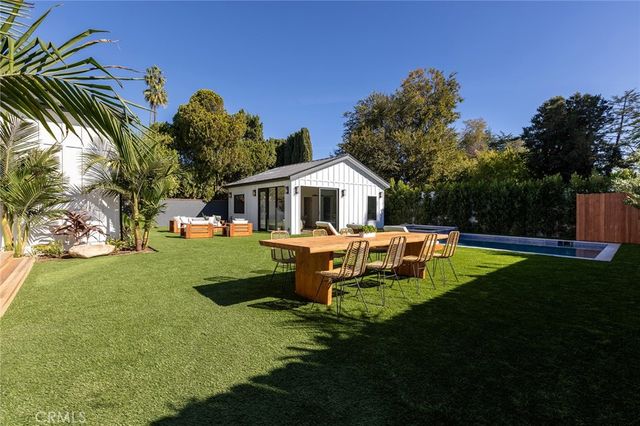 5750 Stansbury Avenue, Sherman Oaks, CA 91401