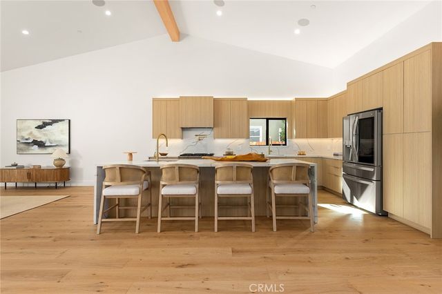 5750 Stansbury Avenue, Sherman Oaks, CA 91401