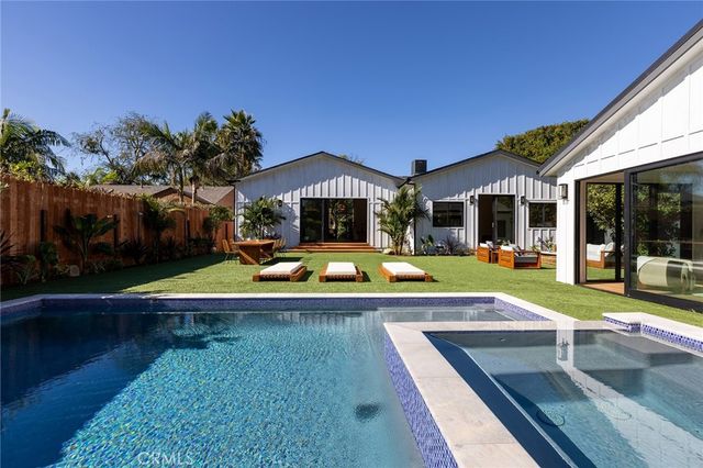 5750 Stansbury Avenue, Sherman Oaks, CA 91401