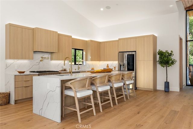 5750 Stansbury Avenue, Sherman Oaks, CA 91401