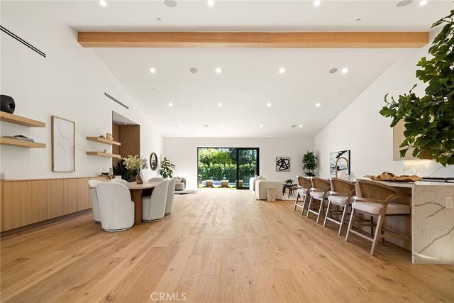 5750 Stansbury Avenue, Sherman Oaks, CA 91401