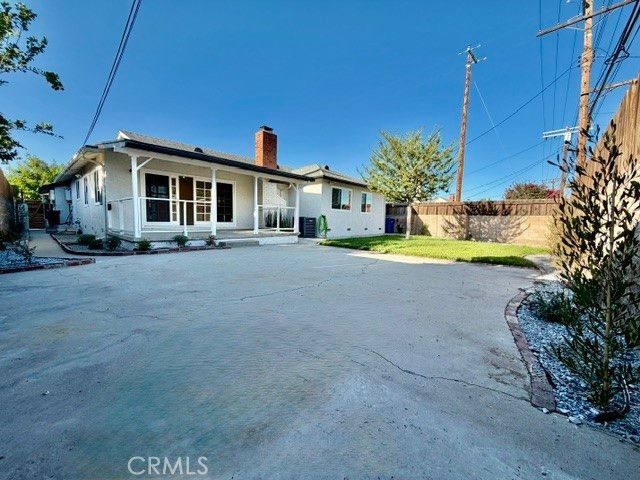 23130 Hartland, West Hills, CA 91307