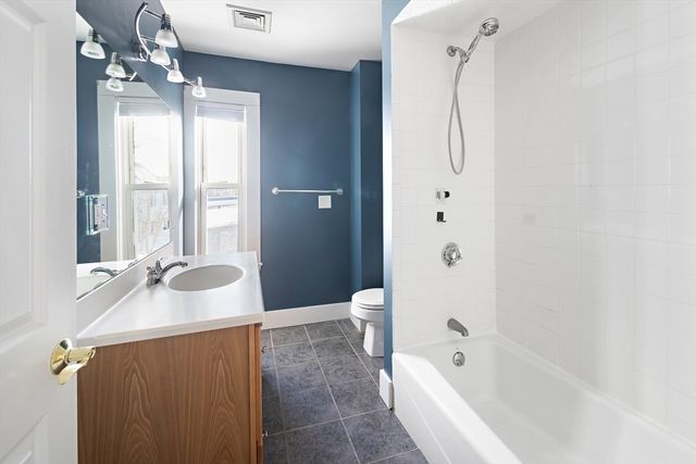 6 Porter St. 6, Woburn, MA 01801