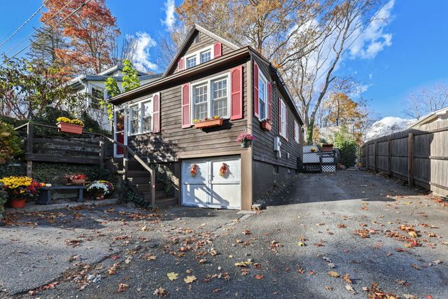 18 Lake Boulevard, East Hampton, CT 06424