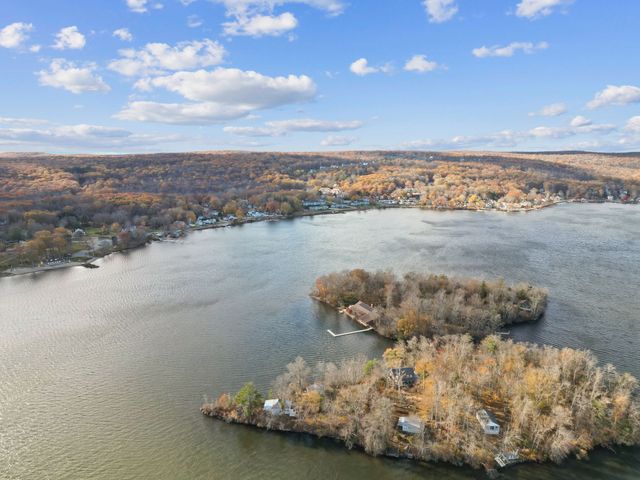 18 Lake Boulevard, East Hampton, CT 06424