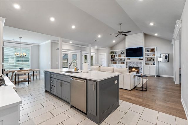 1320 Paragon, Centerton, AR 72719