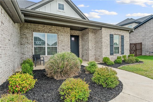 1320 Paragon, Centerton, AR 72719