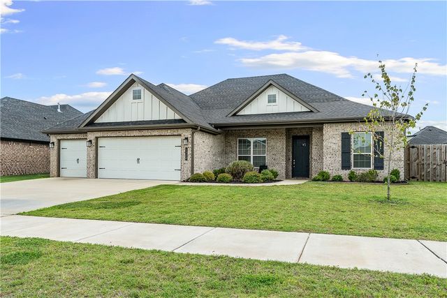 1320 Paragon, Centerton, AR 72719
