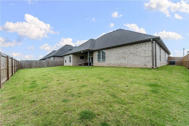 1320 Paragon, Centerton, AR 72719