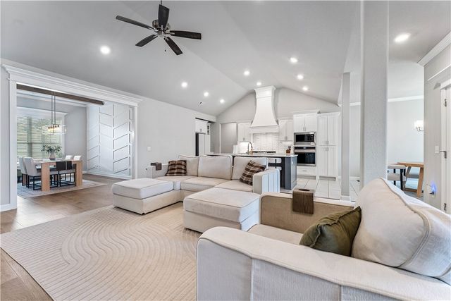 1320 Paragon, Centerton, AR 72719