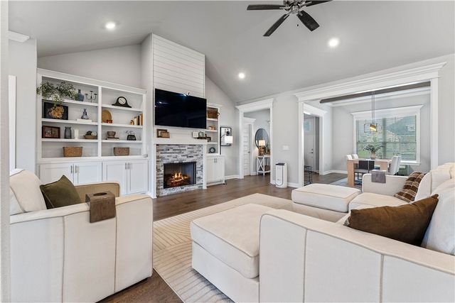 1320 Paragon, Centerton, AR 72719