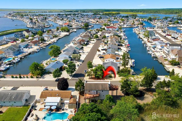 369 tuscarora Avenue, Ocean Twp, NJ 08758