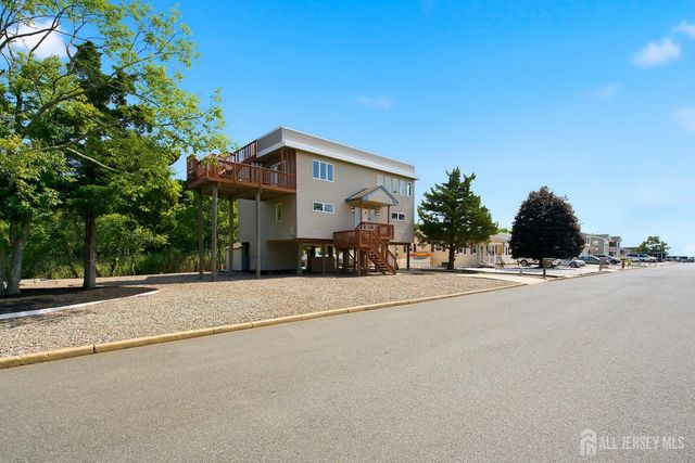 369 tuscarora Avenue, Ocean Twp, NJ 08758