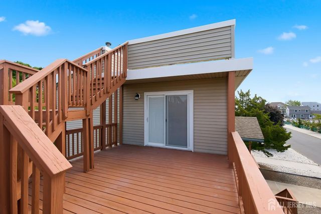 369 tuscarora Avenue, Ocean Twp, NJ 08758