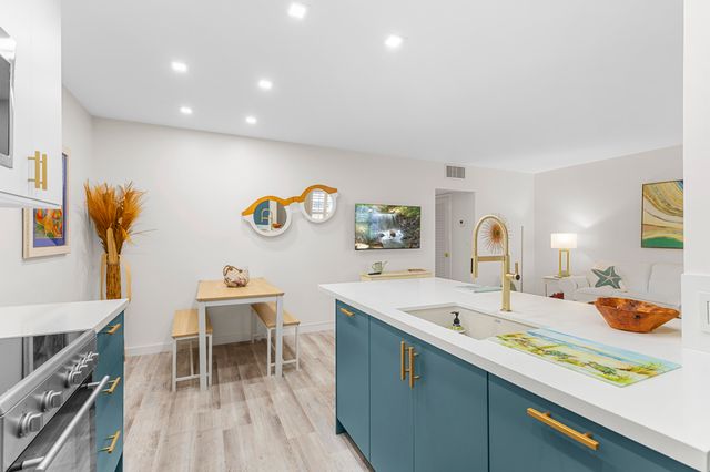 1907 NE 4TH Street 6, Deerfield Beach, FL 33441