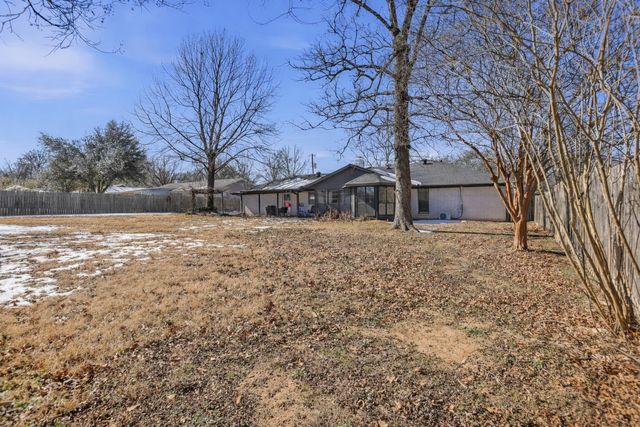 1050 Post Oak Lane, Reno, TX 75462