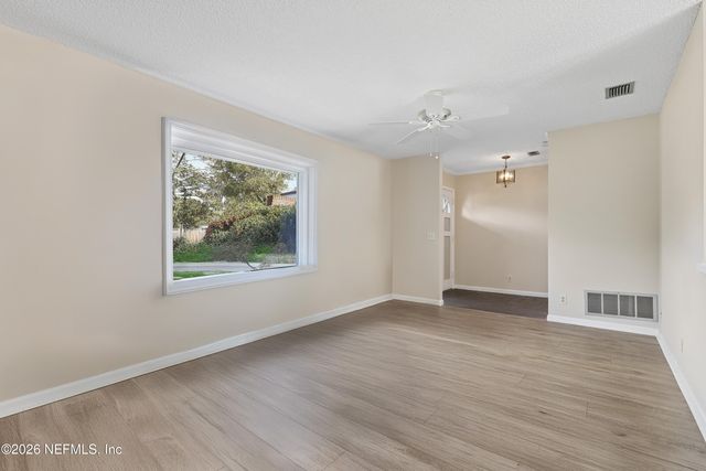 3842 FERNGLEN Drive, Jacksonville, FL 32277