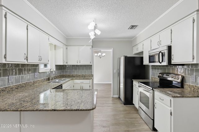 3842 FERNGLEN Drive, Jacksonville, FL 32277