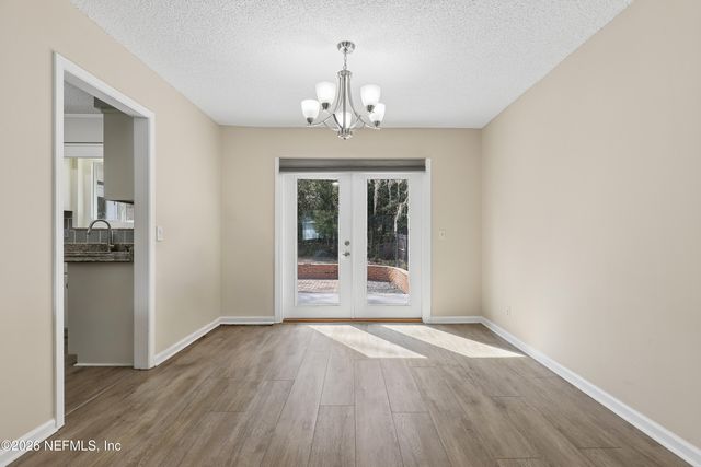 3842 FERNGLEN Drive, Jacksonville, FL 32277