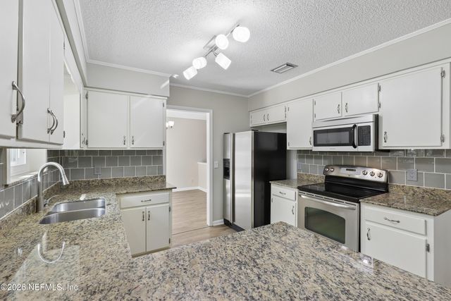 3842 FERNGLEN Drive, Jacksonville, FL 32277