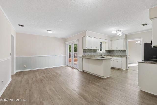 3842 FERNGLEN Drive, Jacksonville, FL 32277