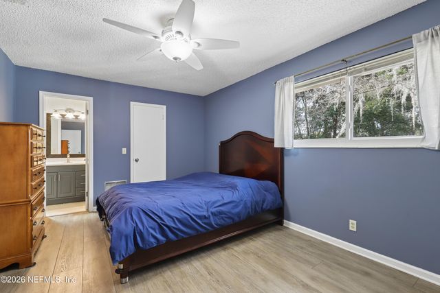 3842 FERNGLEN Drive, Jacksonville, FL 32277