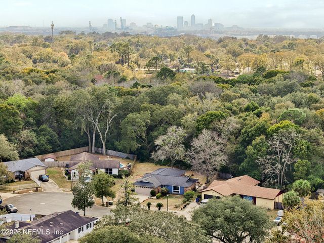 3842 FERNGLEN Drive, Jacksonville, FL 32277