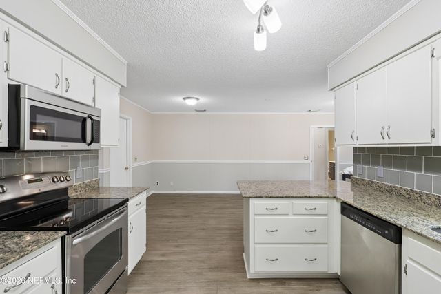 3842 FERNGLEN Drive, Jacksonville, FL 32277