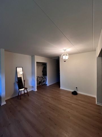 264 E Bailey Road G, Naperville, IL 60565
