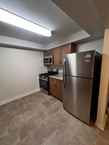 264 E Bailey Road G, Naperville, IL 60565
