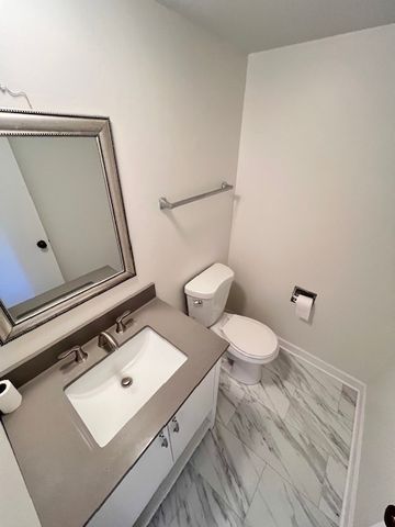 264 E Bailey Road G, Naperville, IL 60565