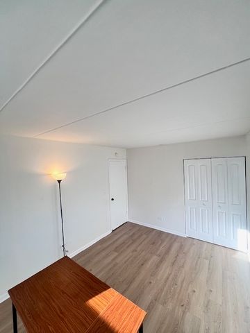 264 E Bailey Road G, Naperville, IL 60565