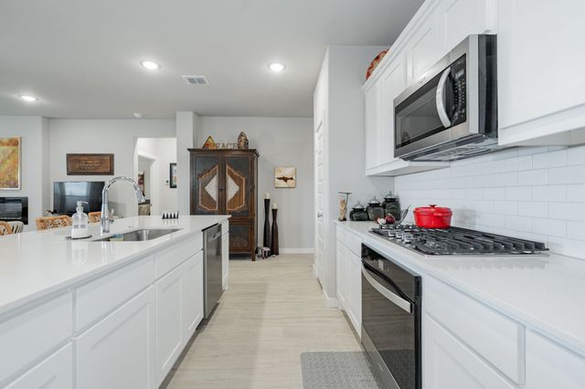 562 Water Valley Drive, Lavon, TX 75166