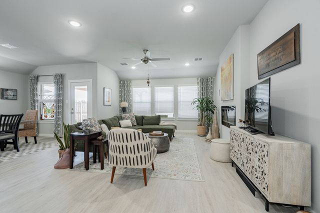 562 Water Valley Drive, Lavon, TX 75166