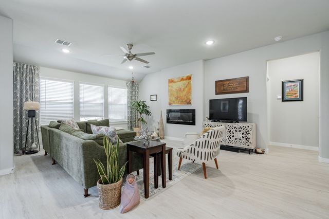 562 Water Valley Drive, Lavon, TX 75166