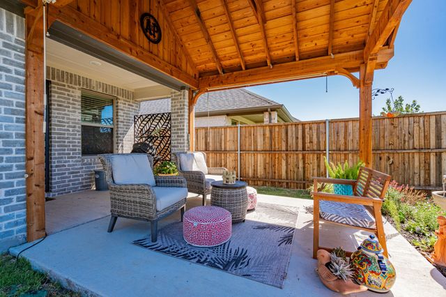 562 Water Valley Drive, Lavon, TX 75166