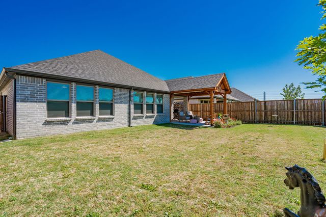 562 Water Valley Drive, Lavon, TX 75166