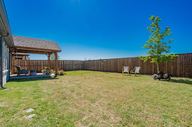562 Water Valley Drive, Lavon, TX 75166
