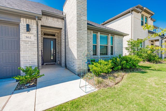 562 Water Valley Drive, Lavon, TX 75166