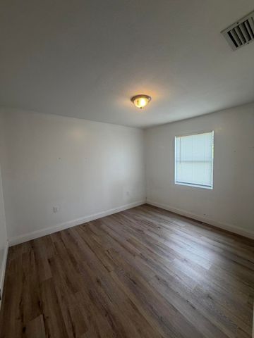 2405 N 44th Street, Fort Pierce, FL 34946