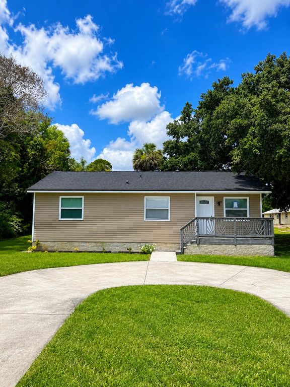 2405 N 44th Street, Fort Pierce, FL 34946