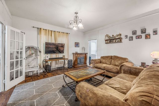 863 N CLINTON, Stephenville, TX 76401